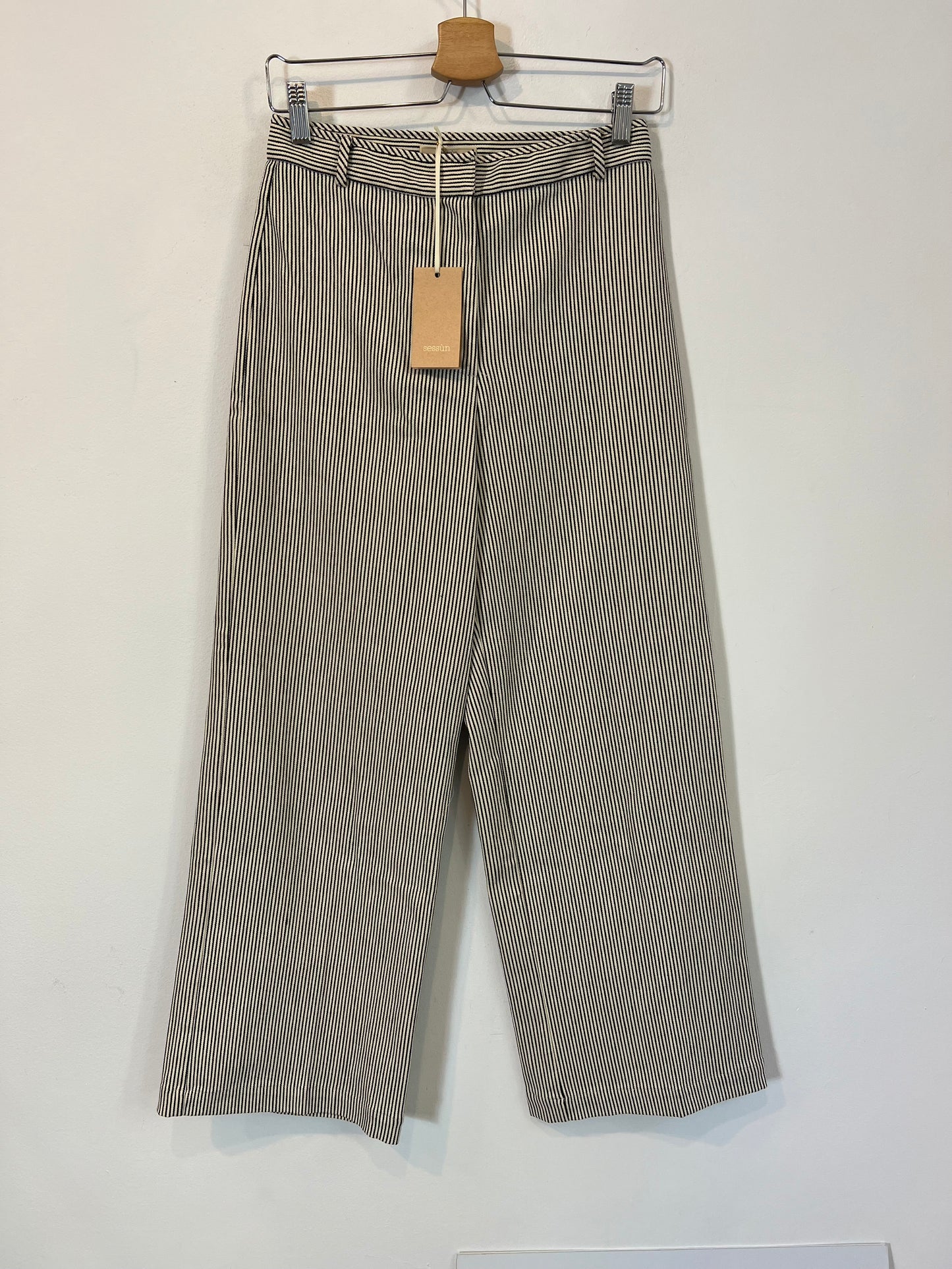 SESSÚN. Pantalón palazo rayas T.36