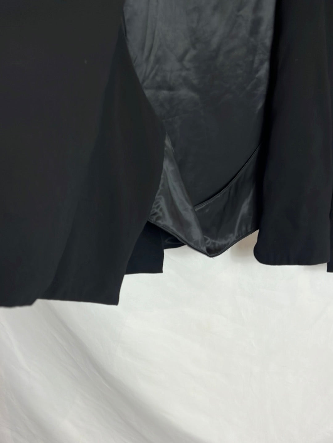 ZARA. Capa negra con chaleco interior. T XL