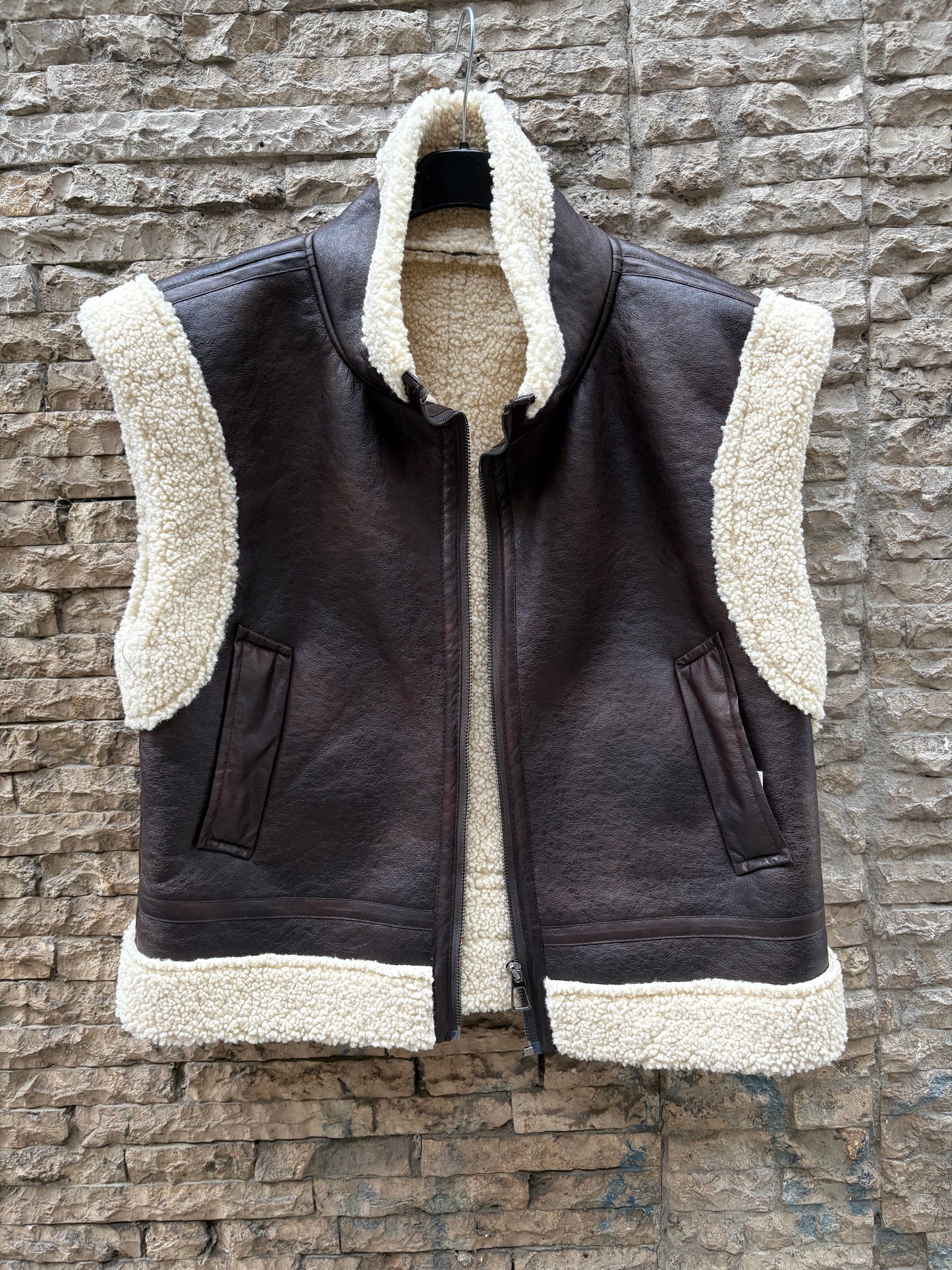 SUNCOO. Chaleco marrón borrego