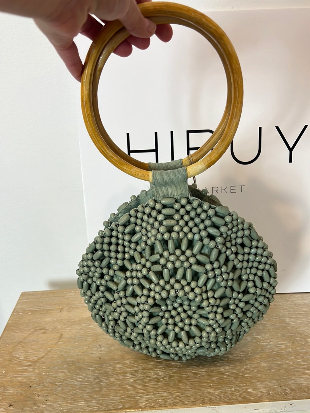 SALVADOR BACHILLER. Bolso redondo detalle asa