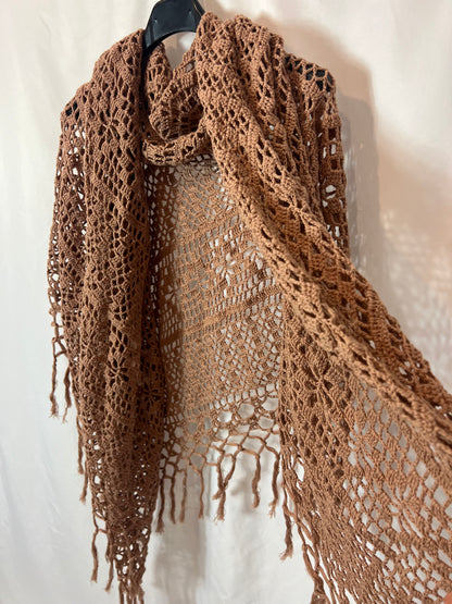 MUCHE ET MUCHETTE. Crocheted beige shawl
