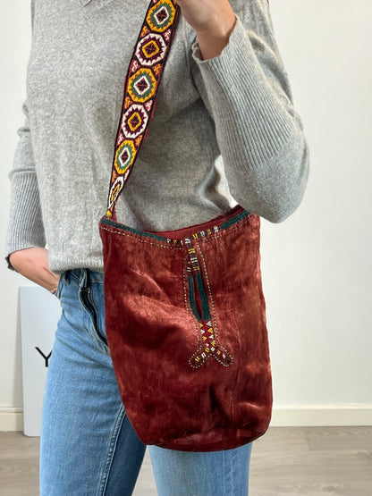 OTHERS. Embroidered velvet bag