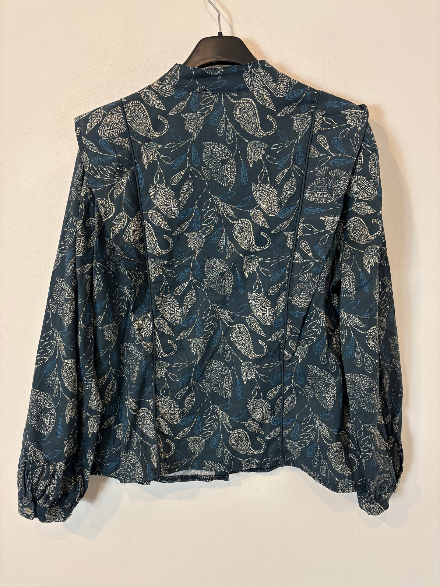 ALGO BONITO. Blusa estampada verdes. T S