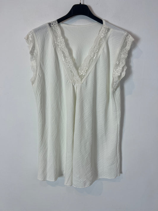 OTRAS. Top  color crudo encaje. T M