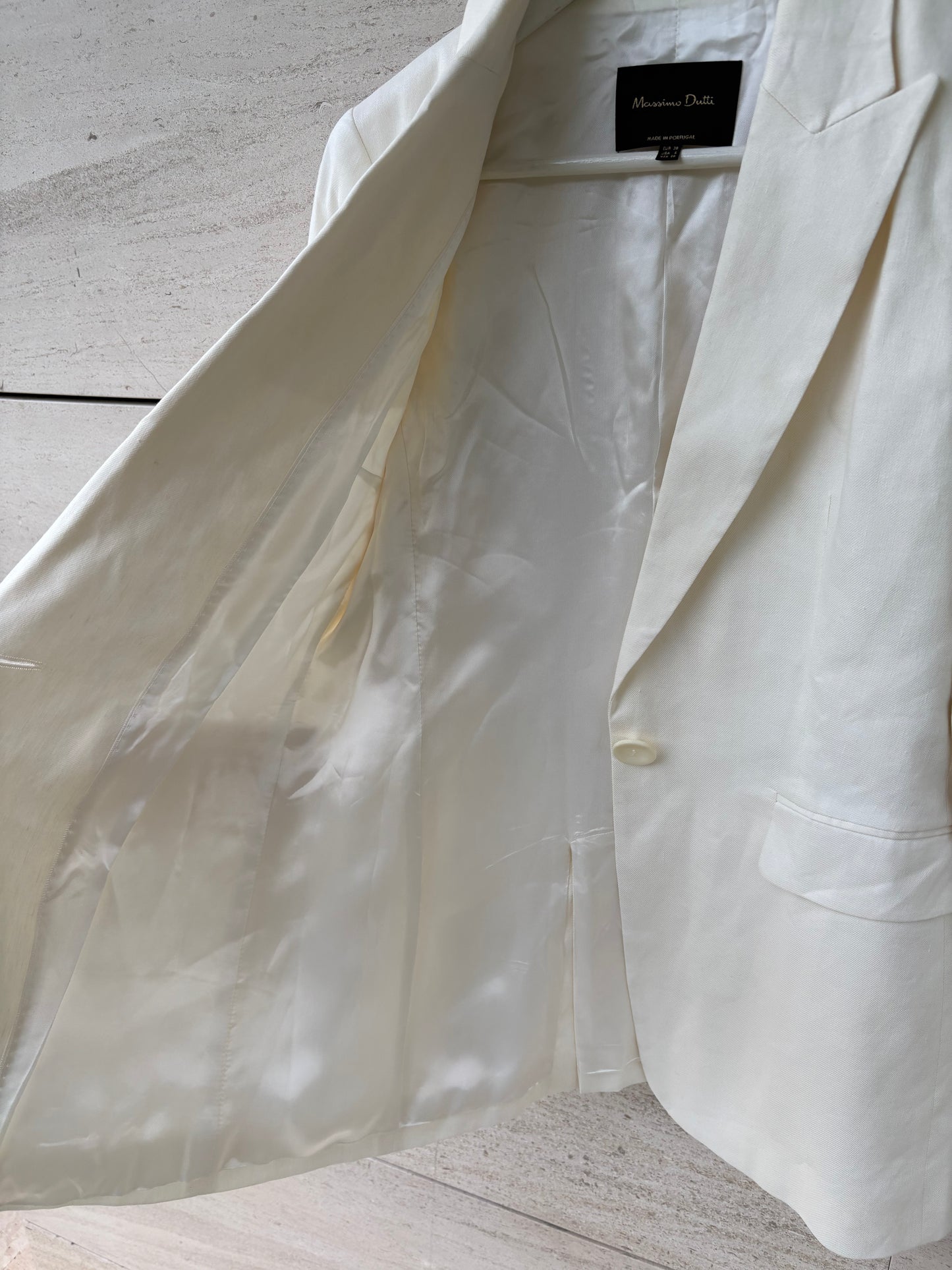MASSIMO DUTTI. Americana con lino en crudo