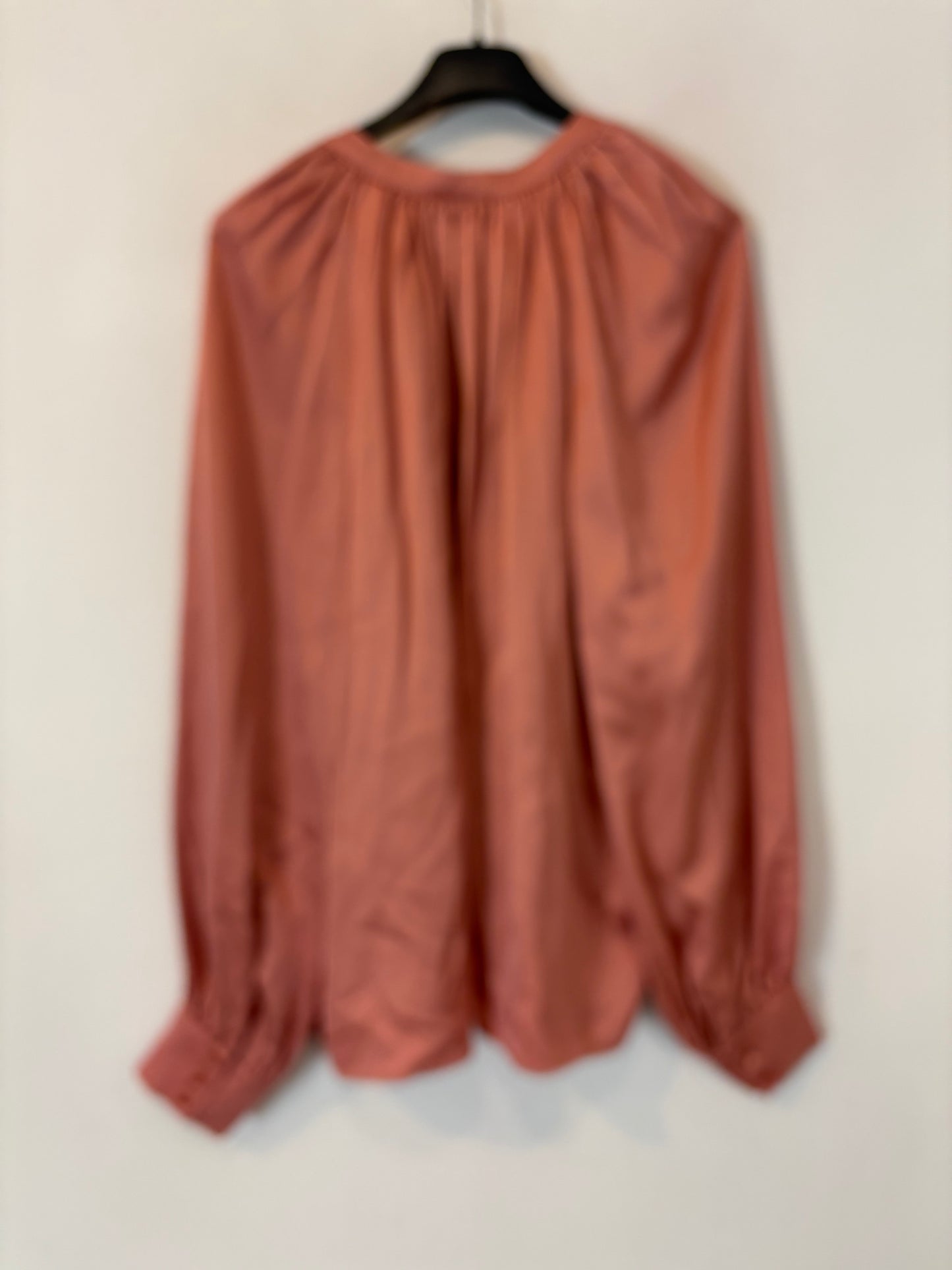 SÉZANE.Conjunto rosa satinado fluido