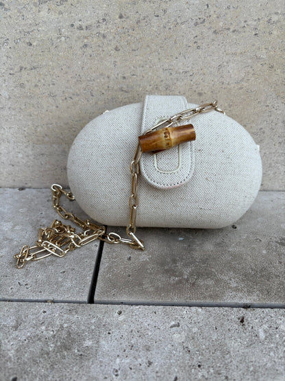 ZARA. Bolso beige cadena dorada