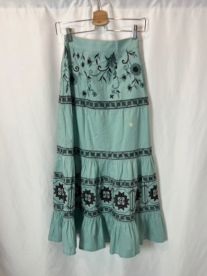 IQ. Falda midi azul claro bordada. T XS (tara)