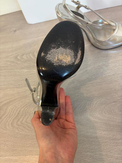 BURBERRY. Silver sandals. Size 39