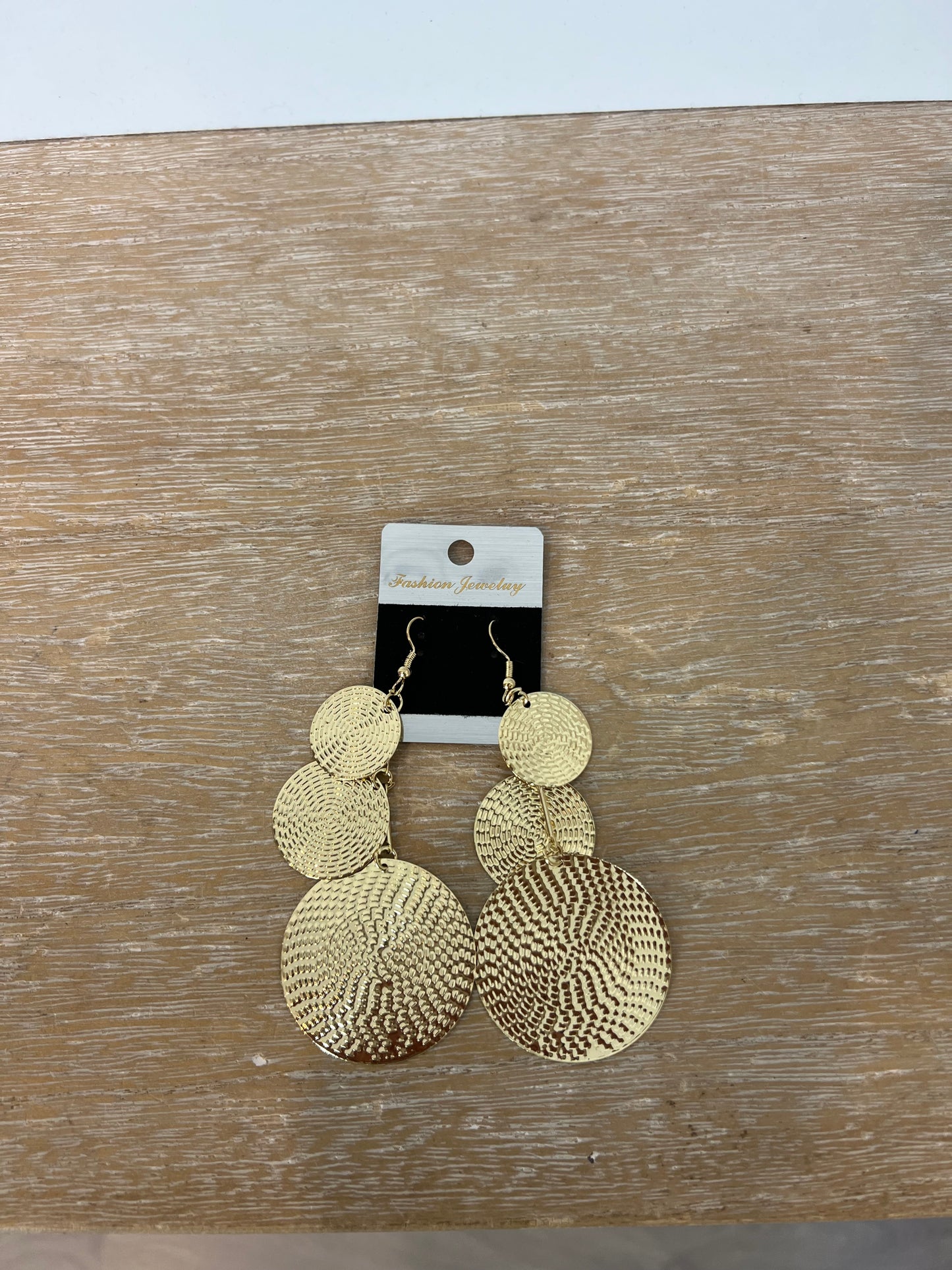 OTHERS. Gold earrings