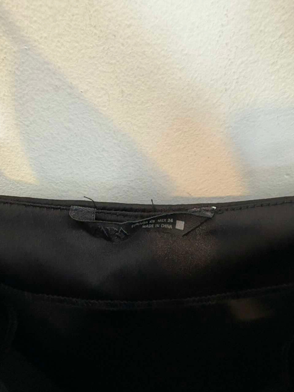 ZARA. Top negro lencero con encaje
