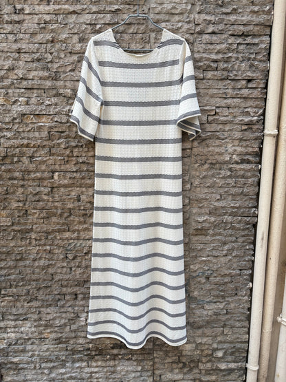 ZARA. Vestido largo beige escote espalda
