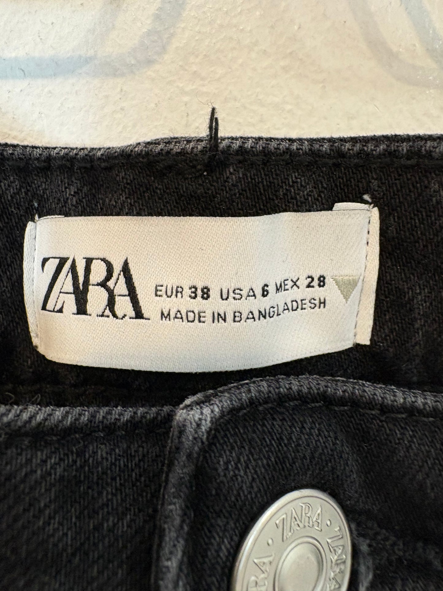 ZARA. Straight black denim. Size 38