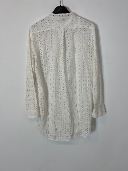 ZARA. Sobre camisa blanca troquelada T.xs