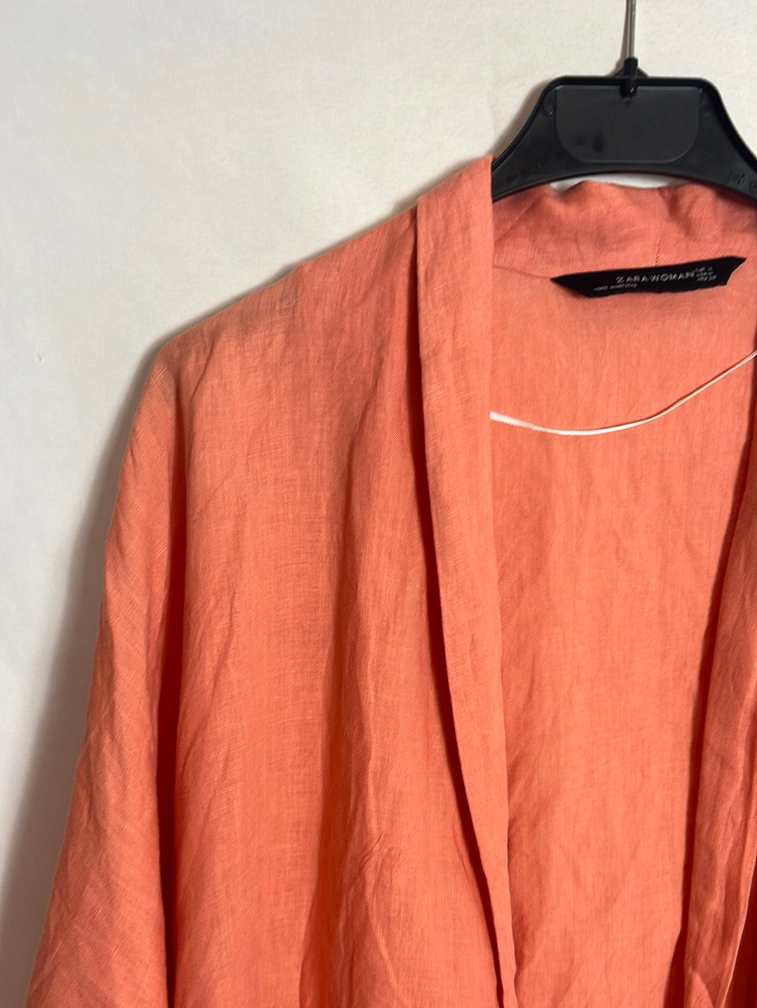 ZARA. Salmon-colored kimono-effect linen jacket. TM
