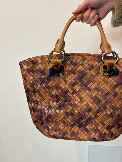 MIU MIU. Bolso trenzado piel