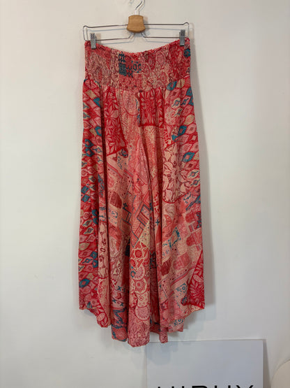 Pantalón seda efecto falda estampado