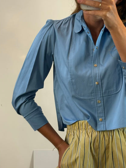 MAJE .Camisa azul claro asimétrica
