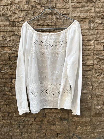 INTROPIA. Blusa blanca detalles bordados