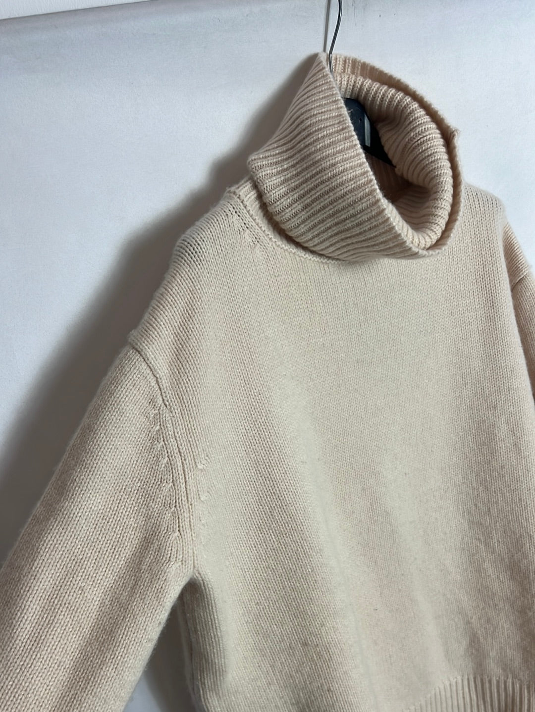 ZARA. Jersey cashmere cuello vuelto. T S