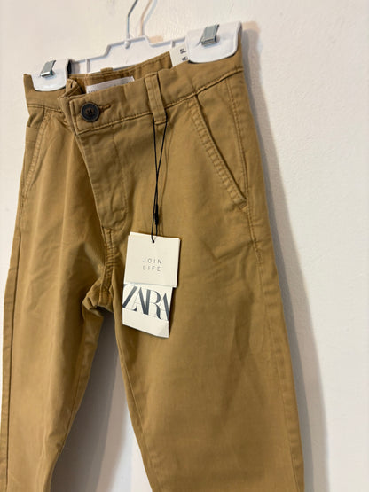 ZARA. Pantalón chino camel niños. T 6 años