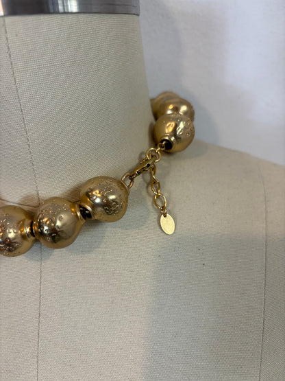 ZARA. Collar bolas doradas