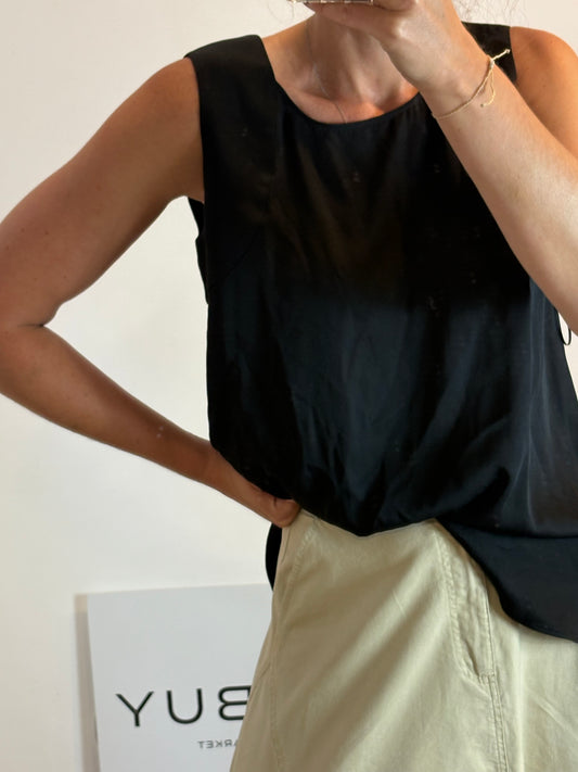 ERMANNO SCERVINO. Top negro seda sin mangas. T 44