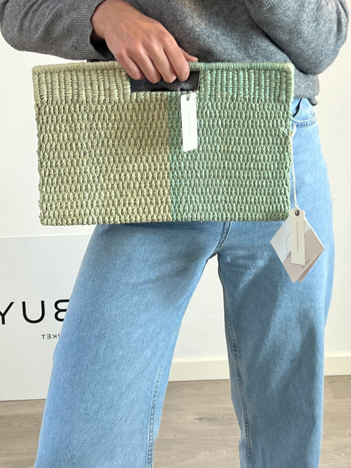 ANTHROPOLOGIE. Cartera de mano hecha a mano bicolor