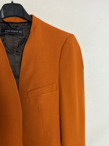 ZARA. Blazer teja textura T.xs