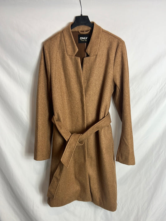 ONLY. Abrigo paño camel con cinturón. T M