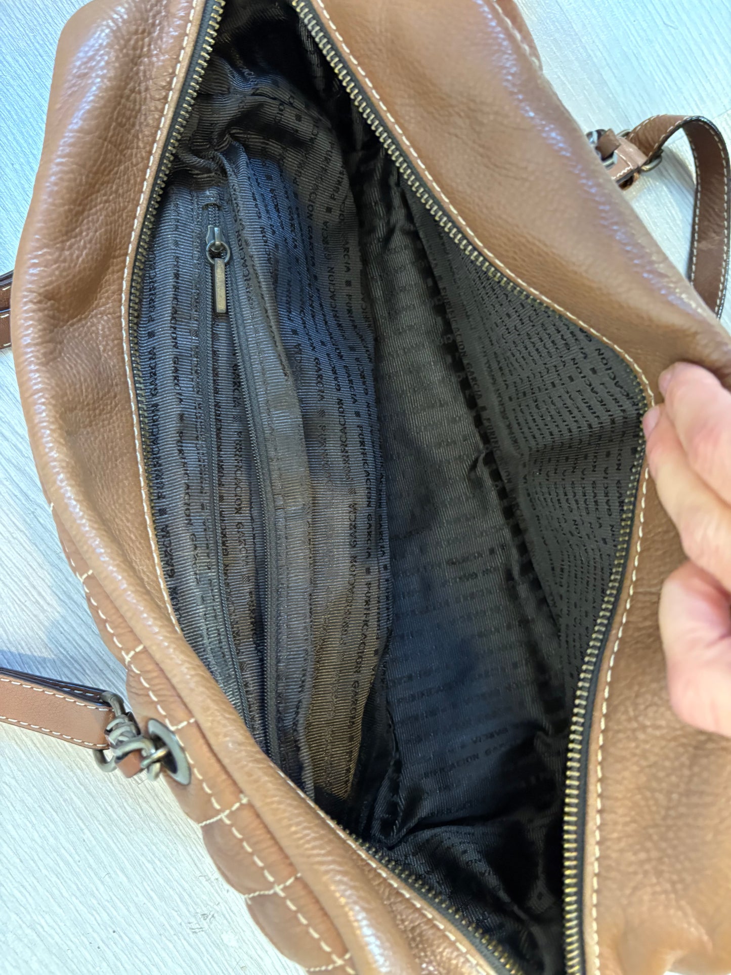 PURIFICACIÓN GARCIA. Bolos de hombro piel costuras