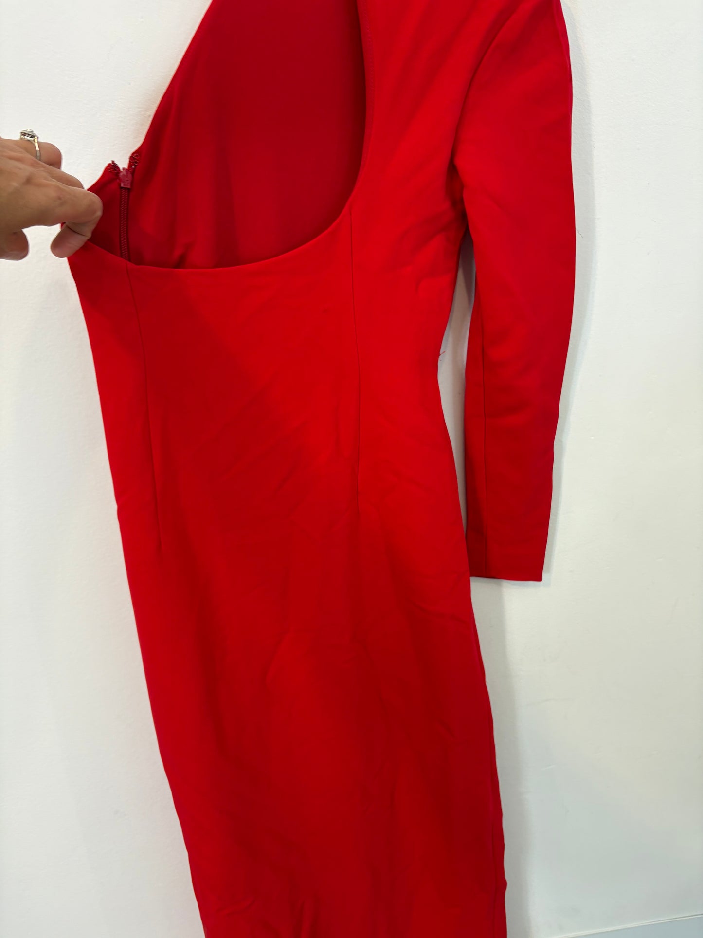 MANGO CAPSULE. Vestido rojo asimétrico