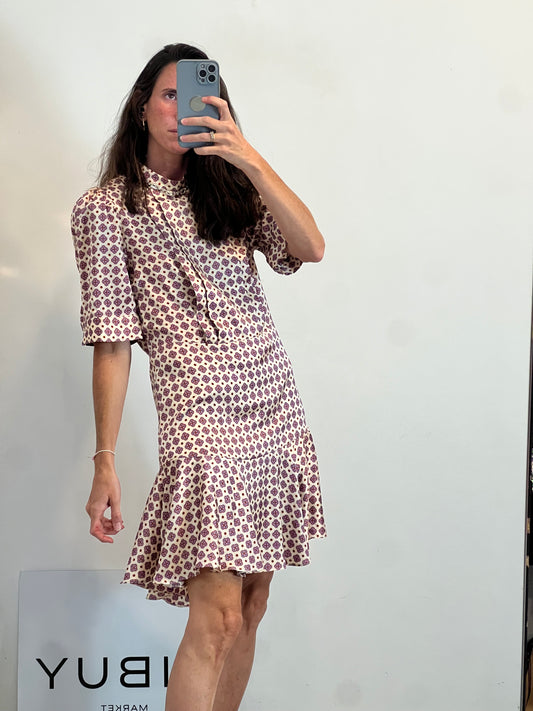SANDRO. Vestido corto estampado detalle cuello