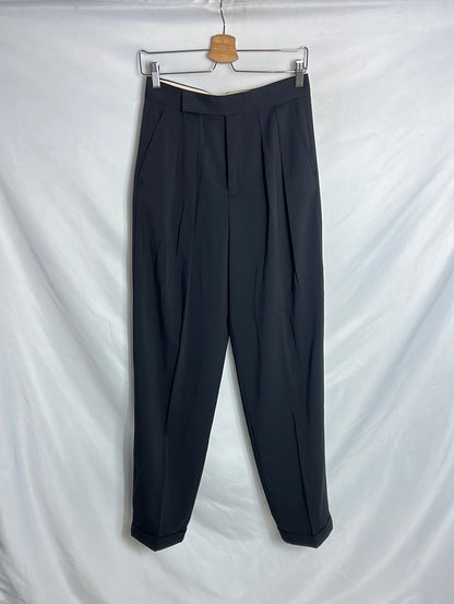 ZARA. Pantalón negro pinzas fluido. T 36