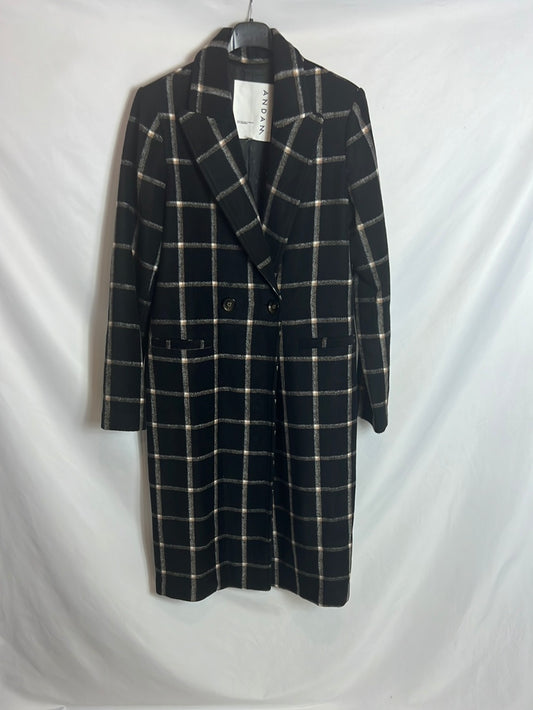 ANDAM. Abrigo paño negro cuadros. T 38