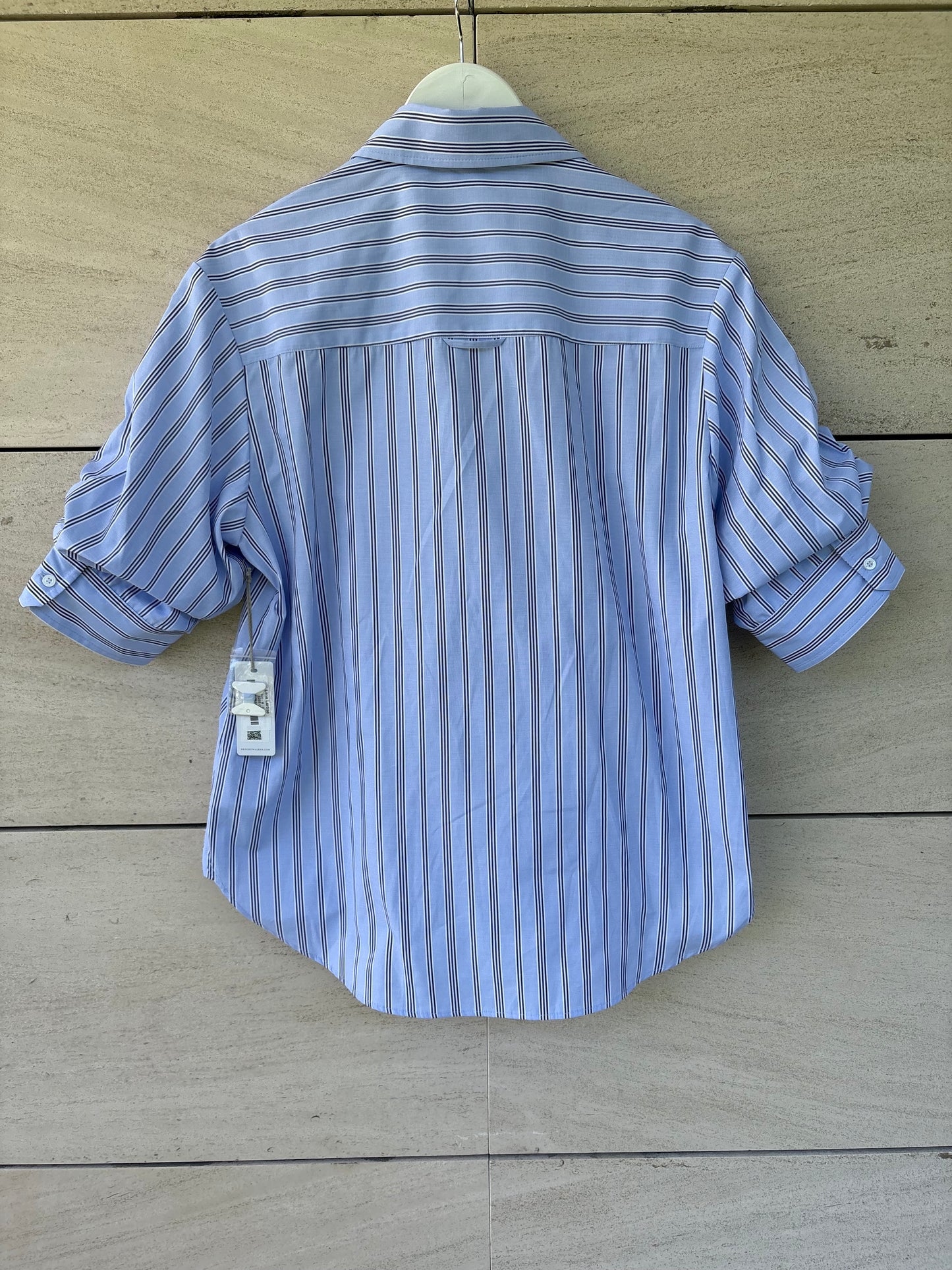 BROCHU WALKER. Camisa de rayas con detalle mangas