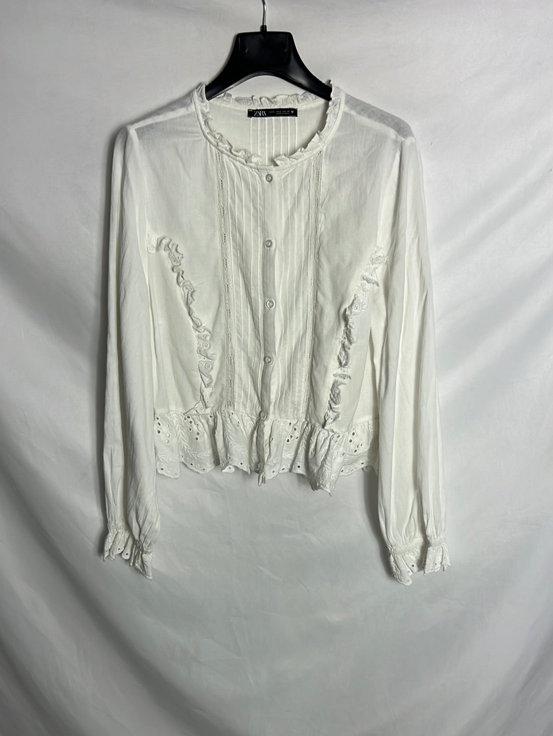 ZARA. Blusa blanca detalles. T L (M)