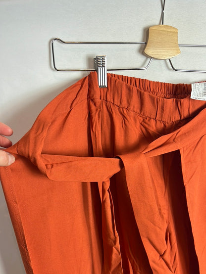 PULL&BEAR . Pantalon fluido efecto falda. T S