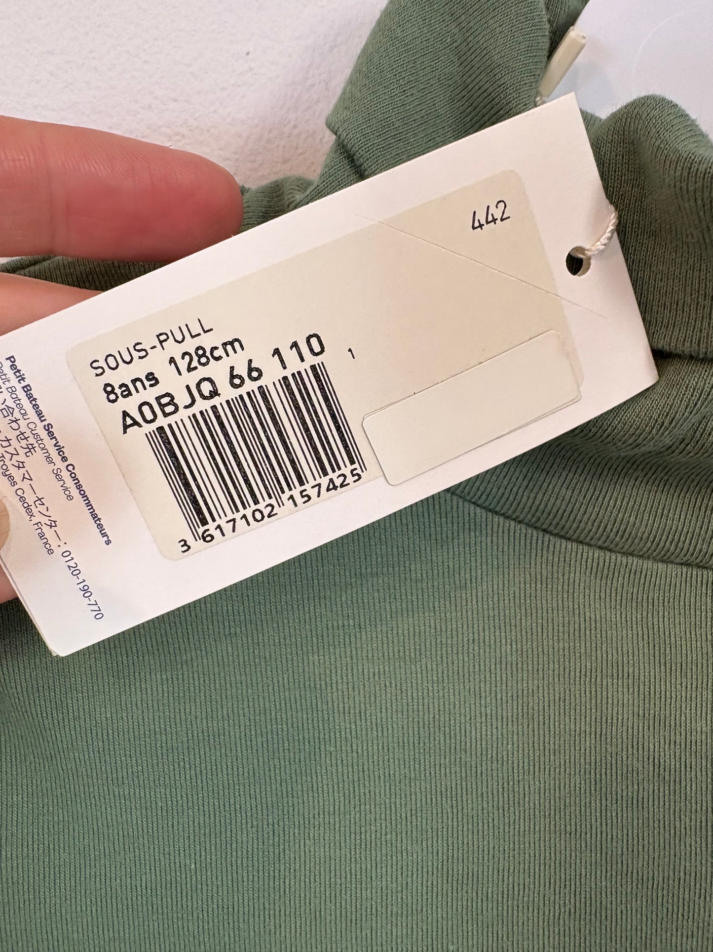 LITTLE BAT. Long-sleeved green T-shirt. Size 8 years