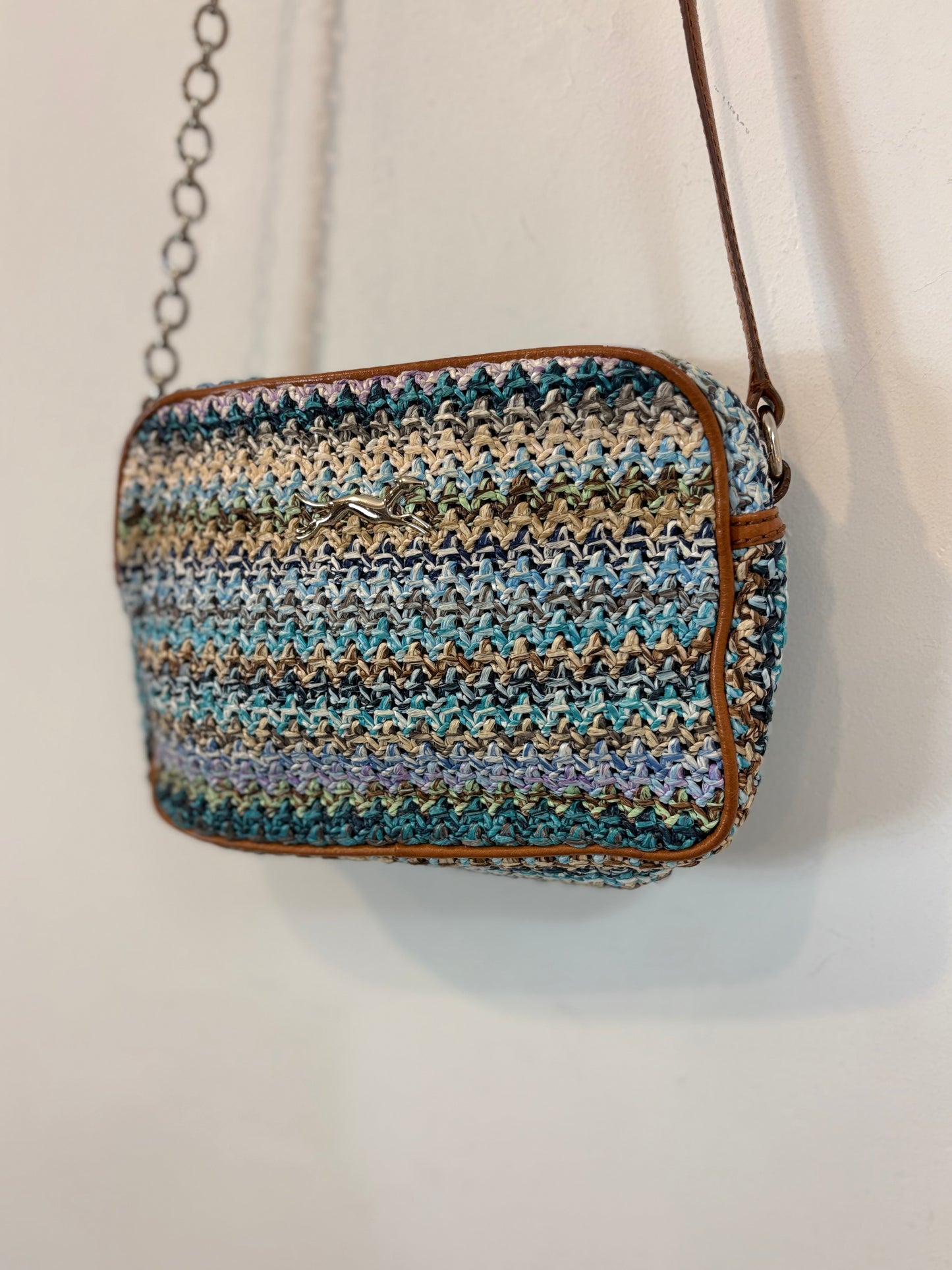 BIMBA Y LOLA. Bolso trenzado tonos azules