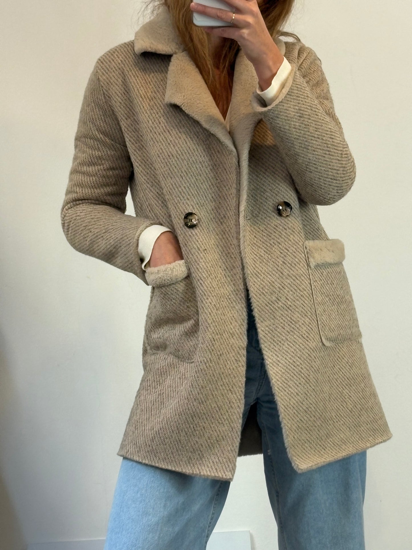 ZÚA. Abrigo beige textura con lana