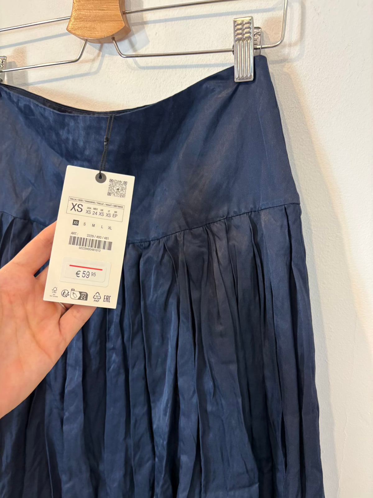 ZARA. Falda midi plisada