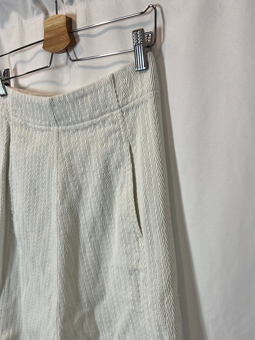 MASSCOB. White textured midi skirt. Size 36