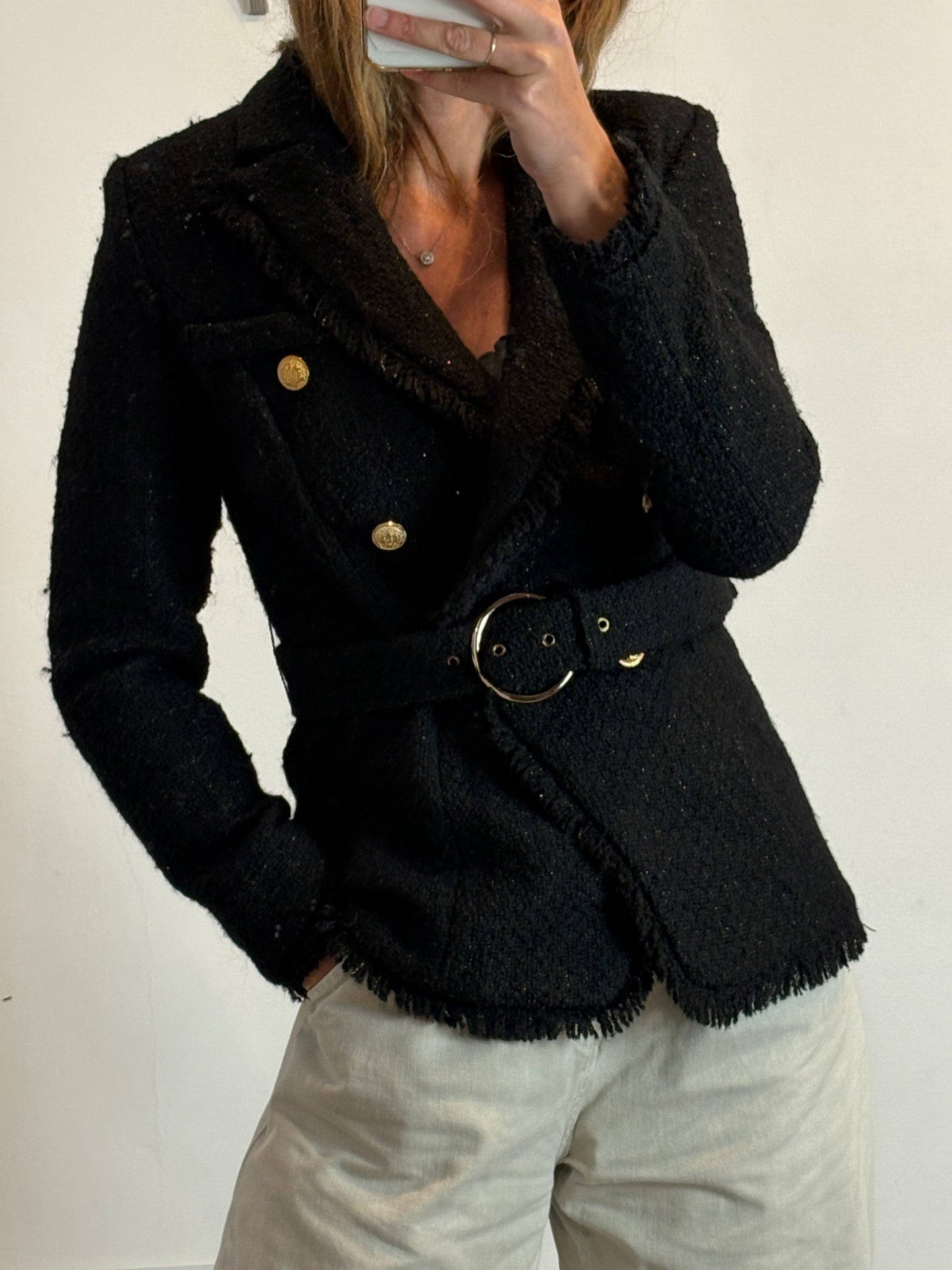 ALEXANDRA NEEL. Chaqueta tweed negra cinturón