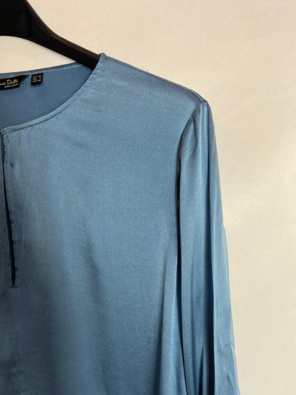 MASSIMO DUTTI. Blusa azul satinada pulís. T 40 (Tara)