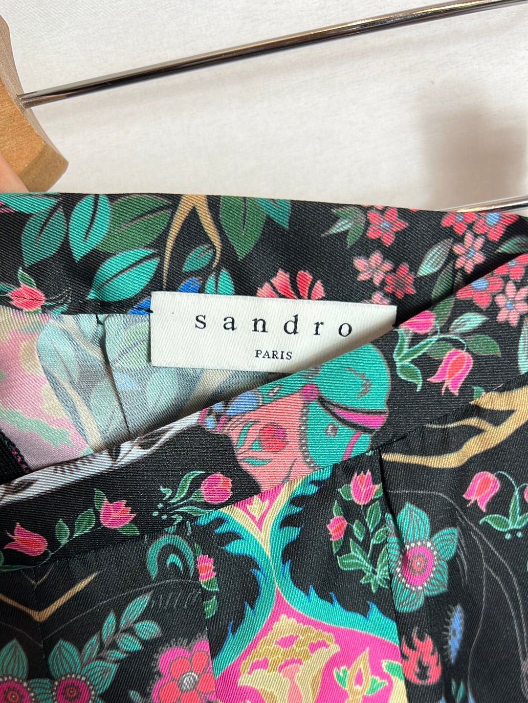 SANDRO. Total look blusa y falda midi estampada. T 1(S)