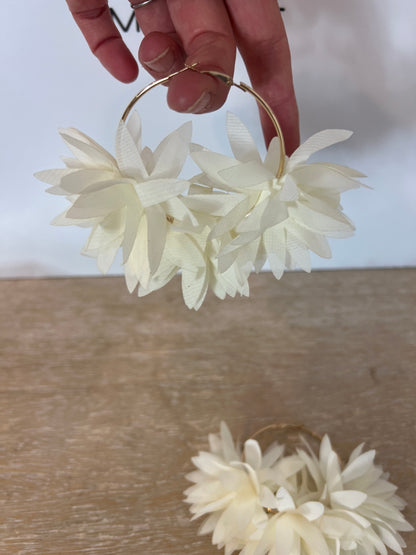 OTRAS. Pendientes pétalos