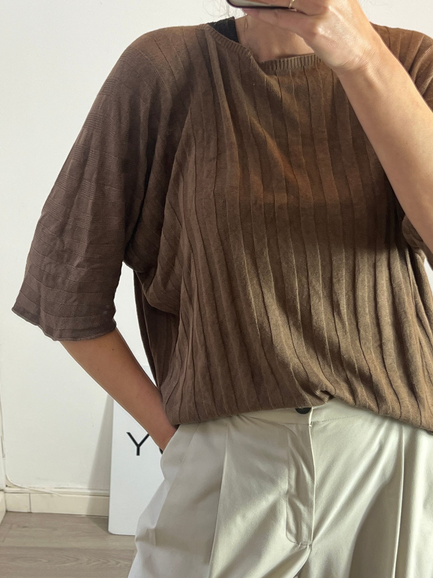 OTRAS. Top marrón canalé. T M/L