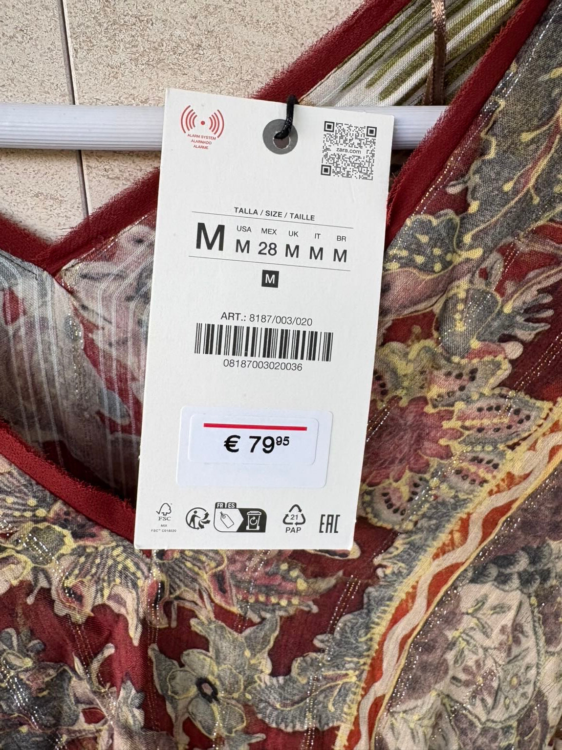 ZARA. Vestido estampado estilo kaftán