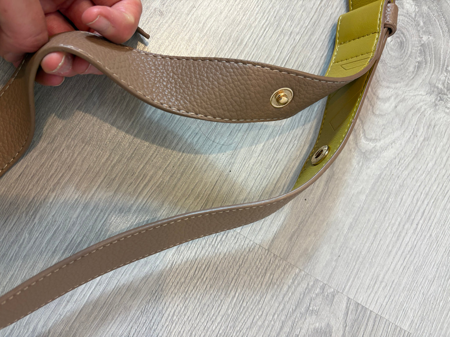 ADOLFO DOMINGUEZ. Bolso bandolera bicolor